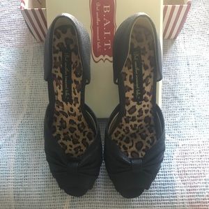 Oh-so-cute B.A.I.T. Peep toe black platform heels